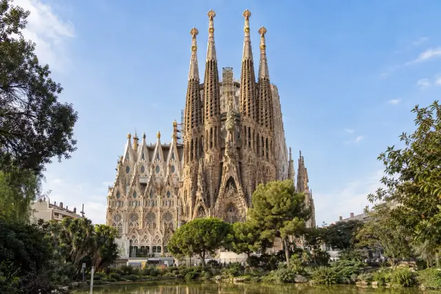 La Sagrada Familia, alrededor del templo