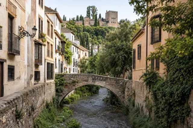 Leyendas del Darro: de Santa Ana al paseo de los Tristes