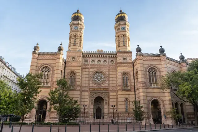 El barrio judío: sinagogas, gueto y rescatadores